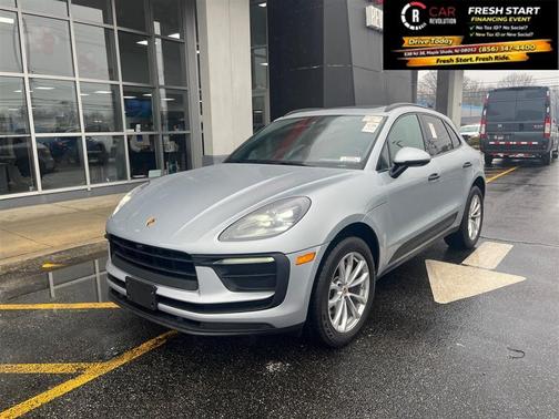 2022 Porsche Macan Base