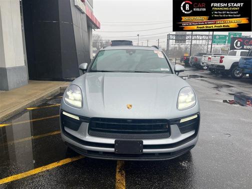 2022 Porsche Macan Base