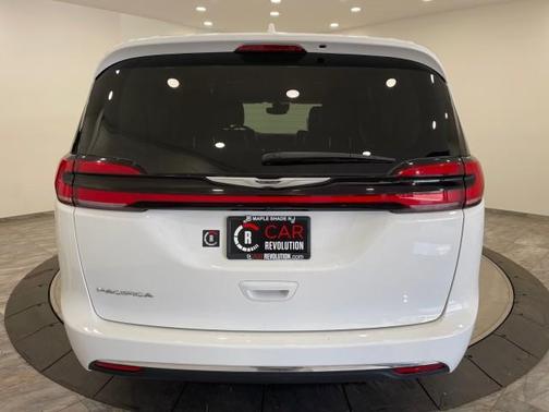 2022 Chrysler Pacifica Touring-L