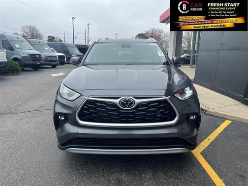 Gray 2023 Toyota Highlander XLE