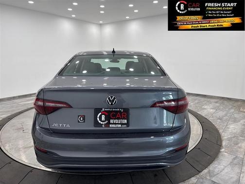 Platinum Gray Metallic 2024 Volkswagen Jetta 1.5T SE