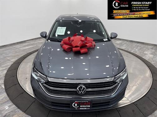 Platinum Gray Metallic 2024 Volkswagen Jetta 1.5T SE