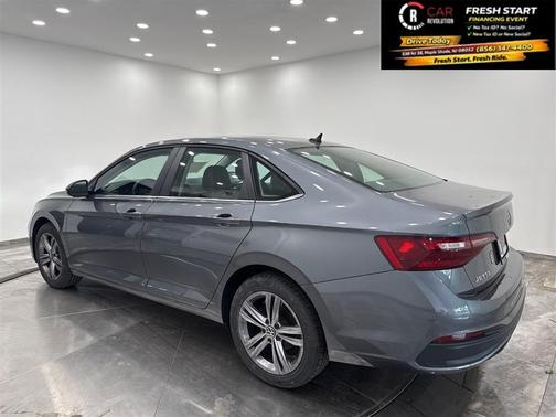 Platinum Gray Metallic 2024 Volkswagen Jetta 1.5T SE