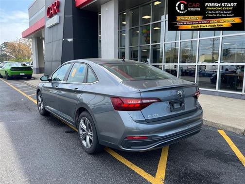 Platinum Gray Metallic 2024 Volkswagen Jetta 1.5T SE