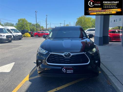 Black 2024 Toyota Highlander XLE