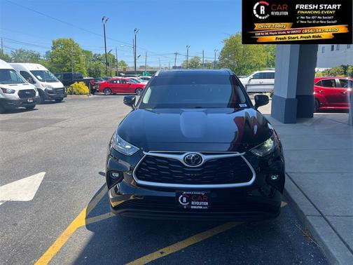 Black 2024 Toyota Highlander XLE