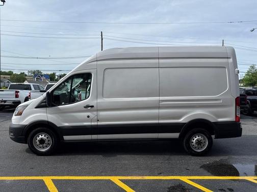 2022 Ford Transit-250 Base