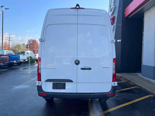 2025 Mercedes-Benz Sprinter 2500 ROOF 4-CYL DIESEL 144