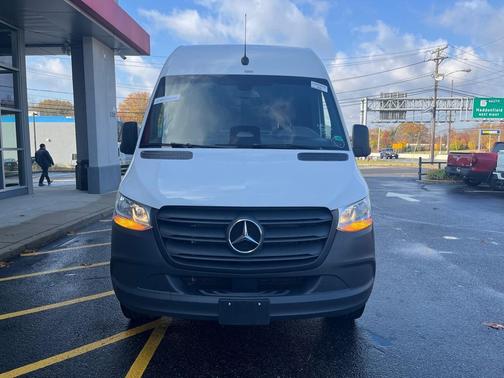 2025 Mercedes-Benz Sprinter 2500 ROOF 4-CYL DIESEL 144