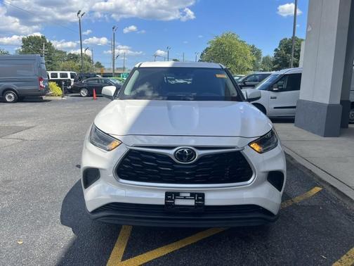 White 2021 Toyota Highlander L