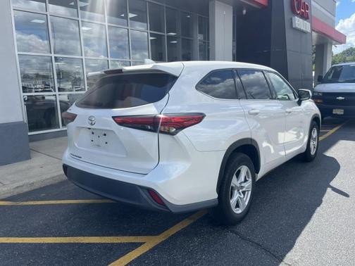 White 2021 Toyota Highlander L