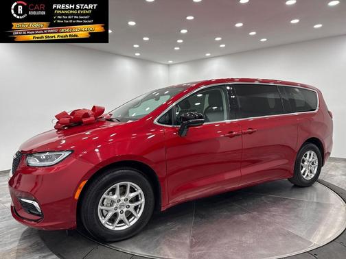 2024 Chrysler Pacifica Touring-L