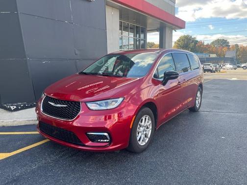 2024 Chrysler Pacifica Touring-L