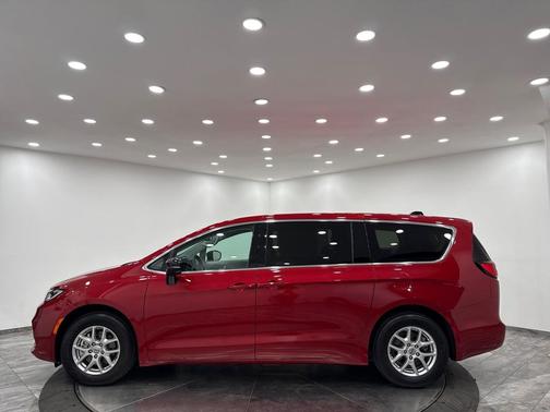 2024 Chrysler Pacifica Touring-L