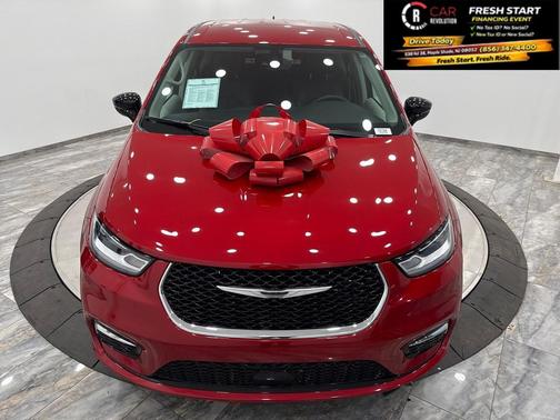 2024 Chrysler Pacifica Touring-L