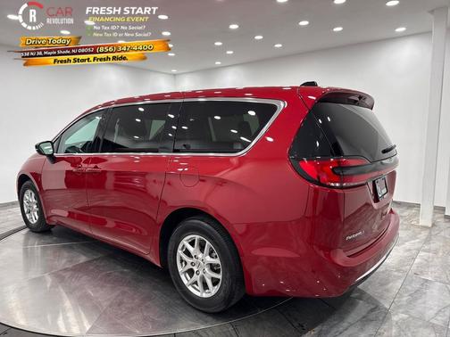 2024 Chrysler Pacifica Touring-L