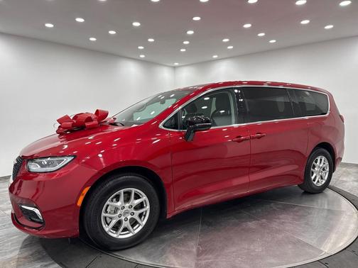 2024 Chrysler Pacifica Touring-L
