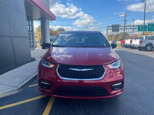 2024 Chrysler Pacifica Touring-L