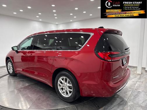 2024 Chrysler Pacifica Touring-L