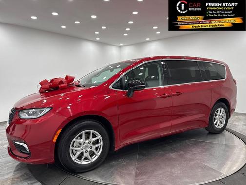 2024 Chrysler Pacifica Touring-L