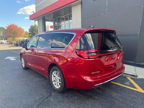 2024 Chrysler Pacifica Touring-L