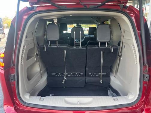 2024 Chrysler Pacifica Touring-L