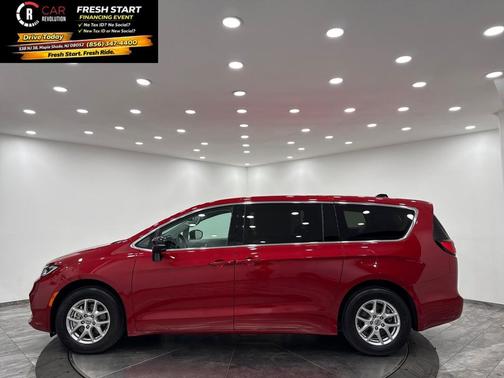 2024 Chrysler Pacifica Touring-L