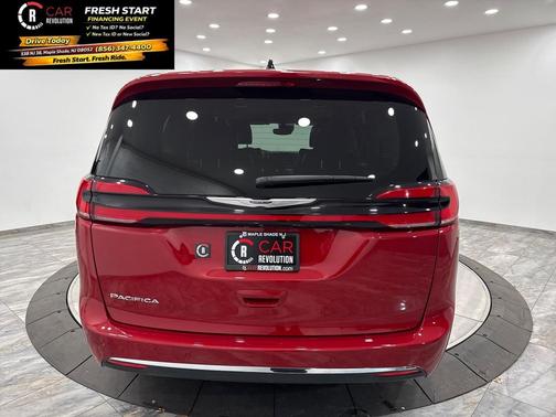 2024 Chrysler Pacifica Touring-L