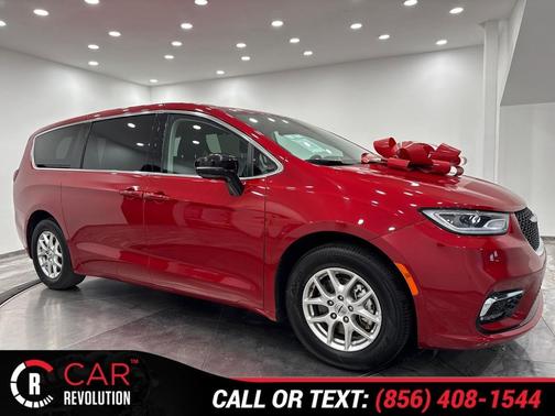 2024 Chrysler Pacifica Touring-L