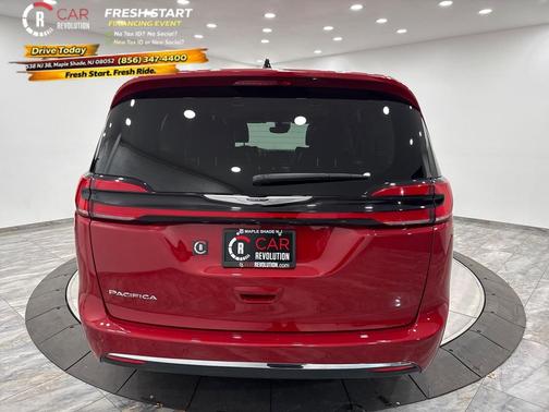 2024 Chrysler Pacifica Touring-L