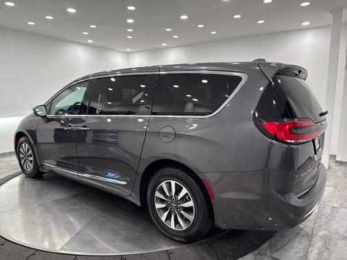 2022 Chrysler Pacifica Hybrid Limited