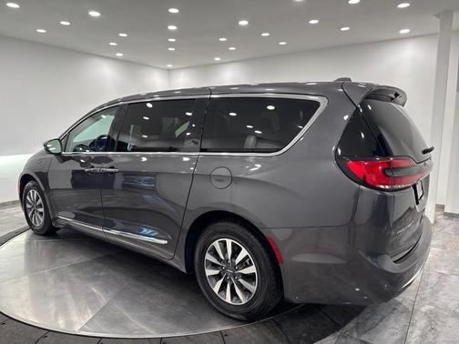2022 Chrysler Pacifica Hybrid Limited