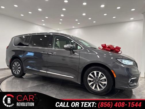 2022 Chrysler Pacifica Hybrid Limited
