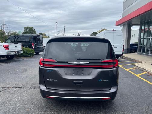 2022 Chrysler Pacifica Hybrid Limited