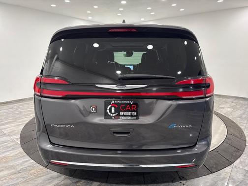 2022 Chrysler Pacifica Hybrid Limited