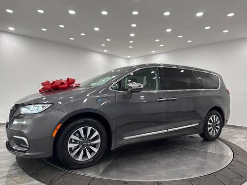 2022 Chrysler Pacifica Hybrid Limited