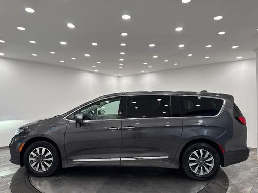 2022 Chrysler Pacifica Hybrid Limited