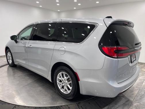 2023 Chrysler Pacifica Touring-L