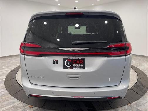 2023 Chrysler Pacifica Touring-L