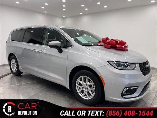 2023 Chrysler Pacifica Touring-L