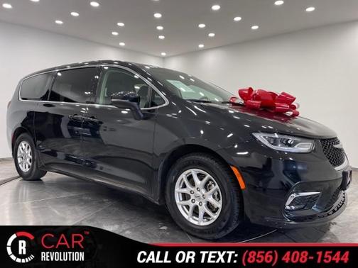 2023 Chrysler Pacifica Touring-L