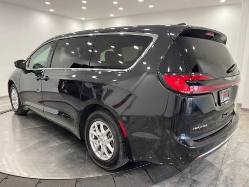 2023 Chrysler Pacifica Touring-L