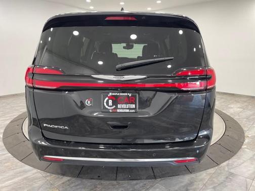 2023 Chrysler Pacifica Touring-L