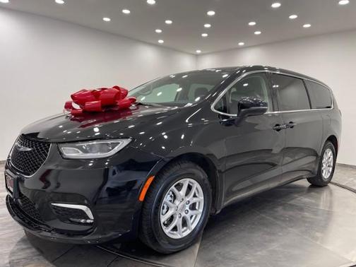 2023 Chrysler Pacifica Touring-L