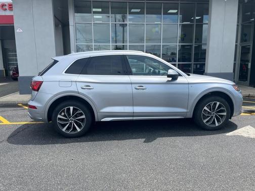 2022 Audi Q5 45 S line quattro Premium
