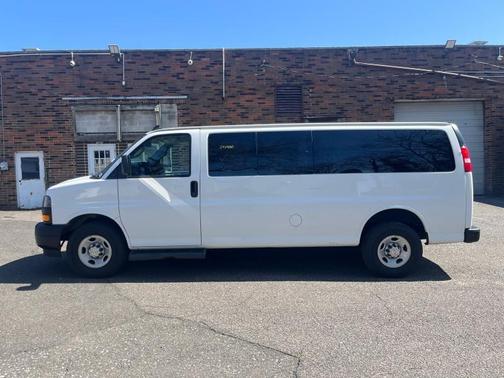 2022 Chevrolet Express 3500 LS