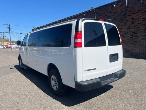 2022 Chevrolet Express 3500 LS