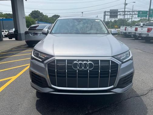 2022 Audi Q7 55 Premium