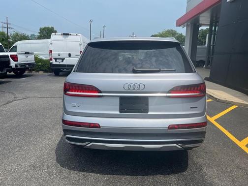 2022 Audi Q7 55 Premium