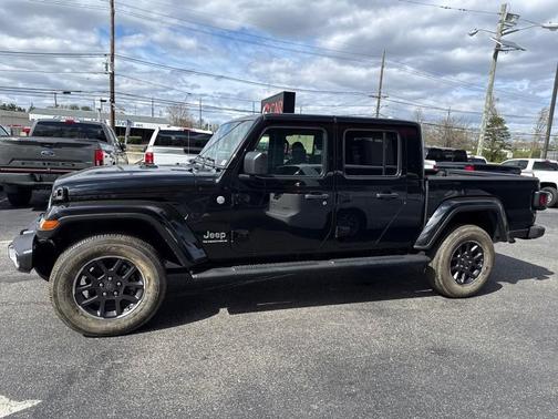 Black 2023 Jeep Gladiator Overland